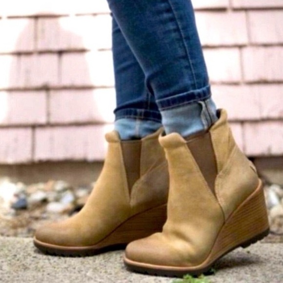 Sorel After Hours Chelsea Wedge Ankle Boots Tan Beige Suede Sz 7 - Picture 1 of 11